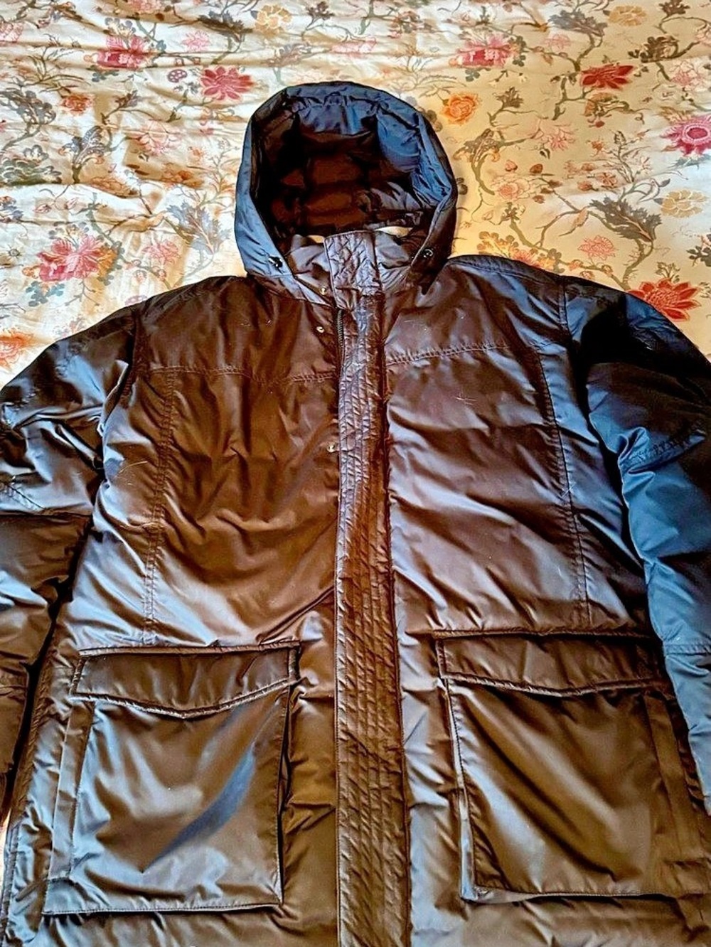 Men Hooded Puffer Jacket in Black ME